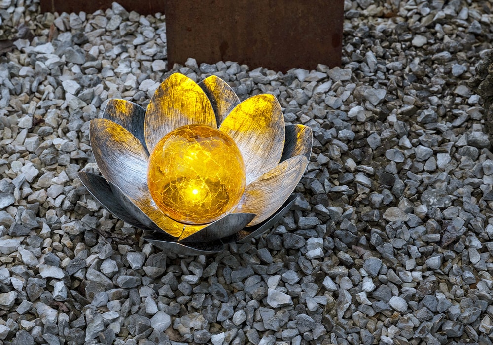 solar-lotusblume